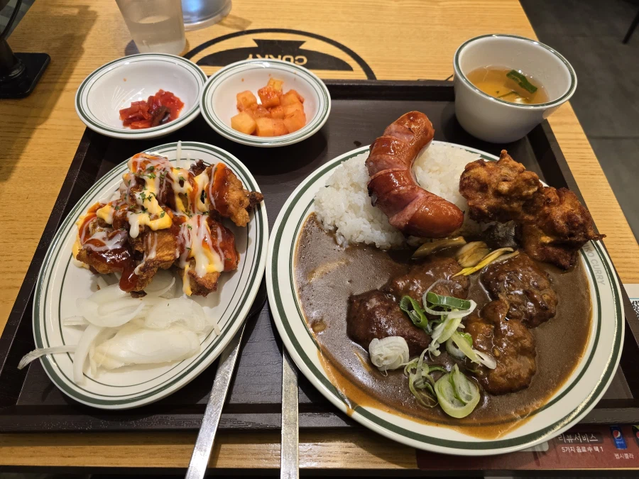 카레전문점에서 카레 먹을땐 항상 토핑 가득_1.webp