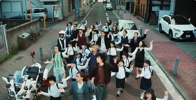 ‘J팝 아이콘’ 요아소비 보컬 이쿠타 리라…“나만의 이야기 들려줄게요”_4.webp