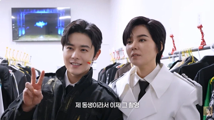 로판에서 여자가 남장하고 남동생 대신에 활동하는 거 그거 순 억지 아니냐? ㅋㅋ_1.webp