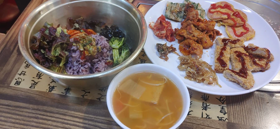마음대로 비빔밥 만들수 있는 한식뷔페_1.webp
