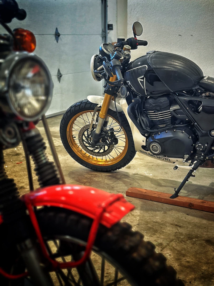 커스텀 트라이엄프 스피드 400 펜더 교체_1.webp