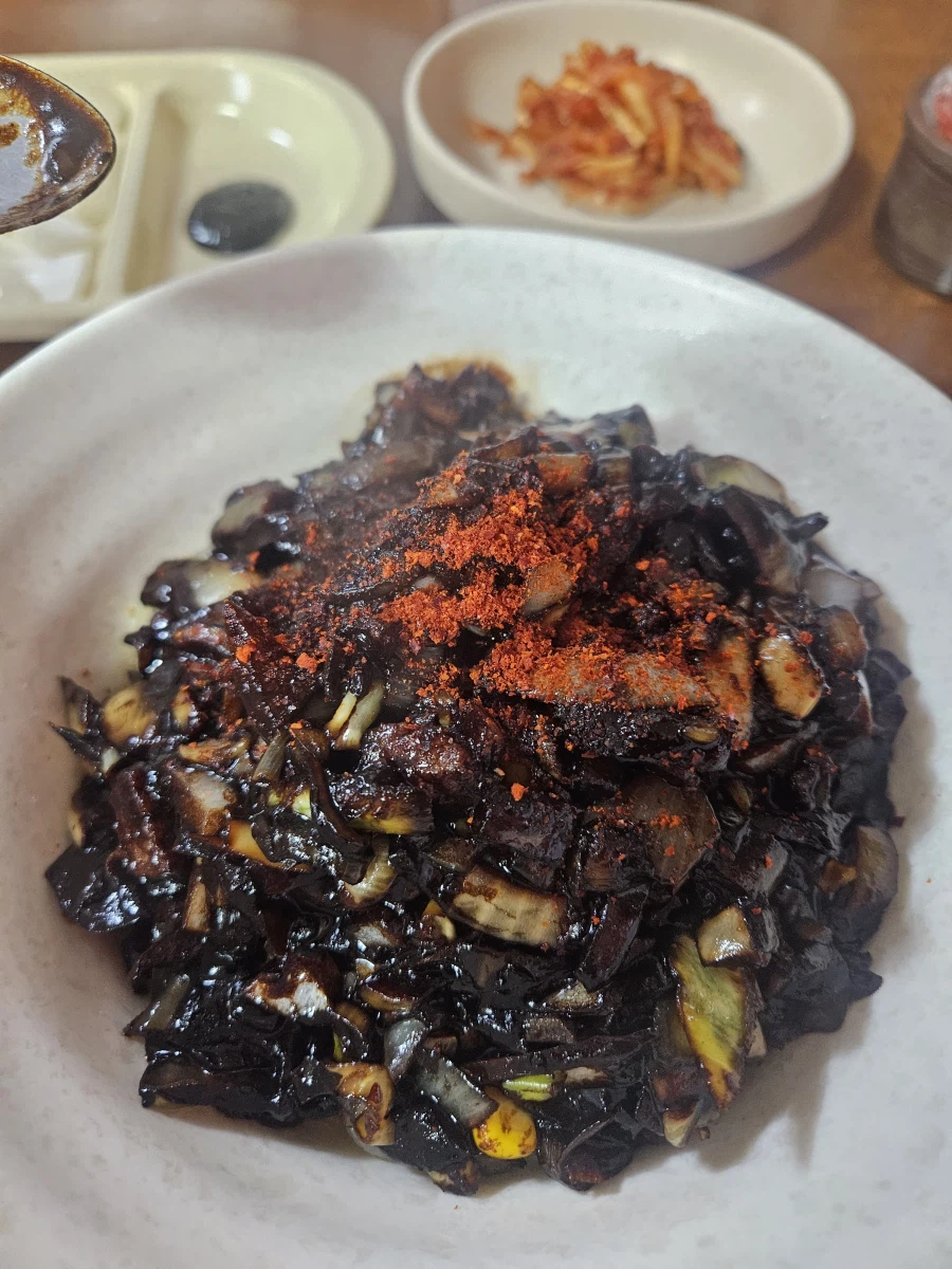 [음성] 꾸덕 한 간짜장, 투명쏘오쓰 탕수육 +@_2.webp