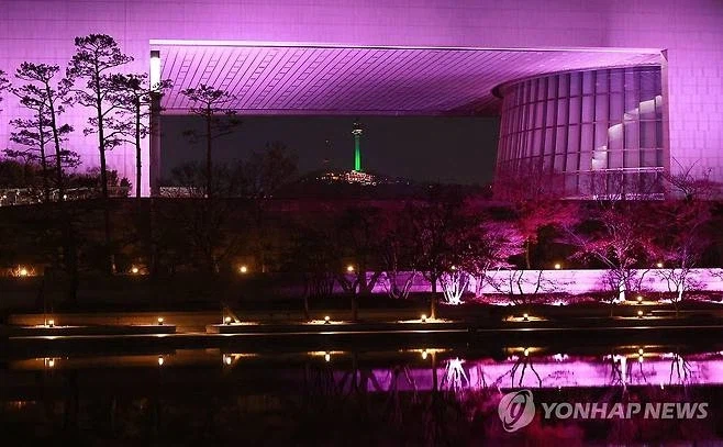 분홍빛으로 물든 국중박…블랙핑크 신곡에 팬들도 '들썩'_1.webp