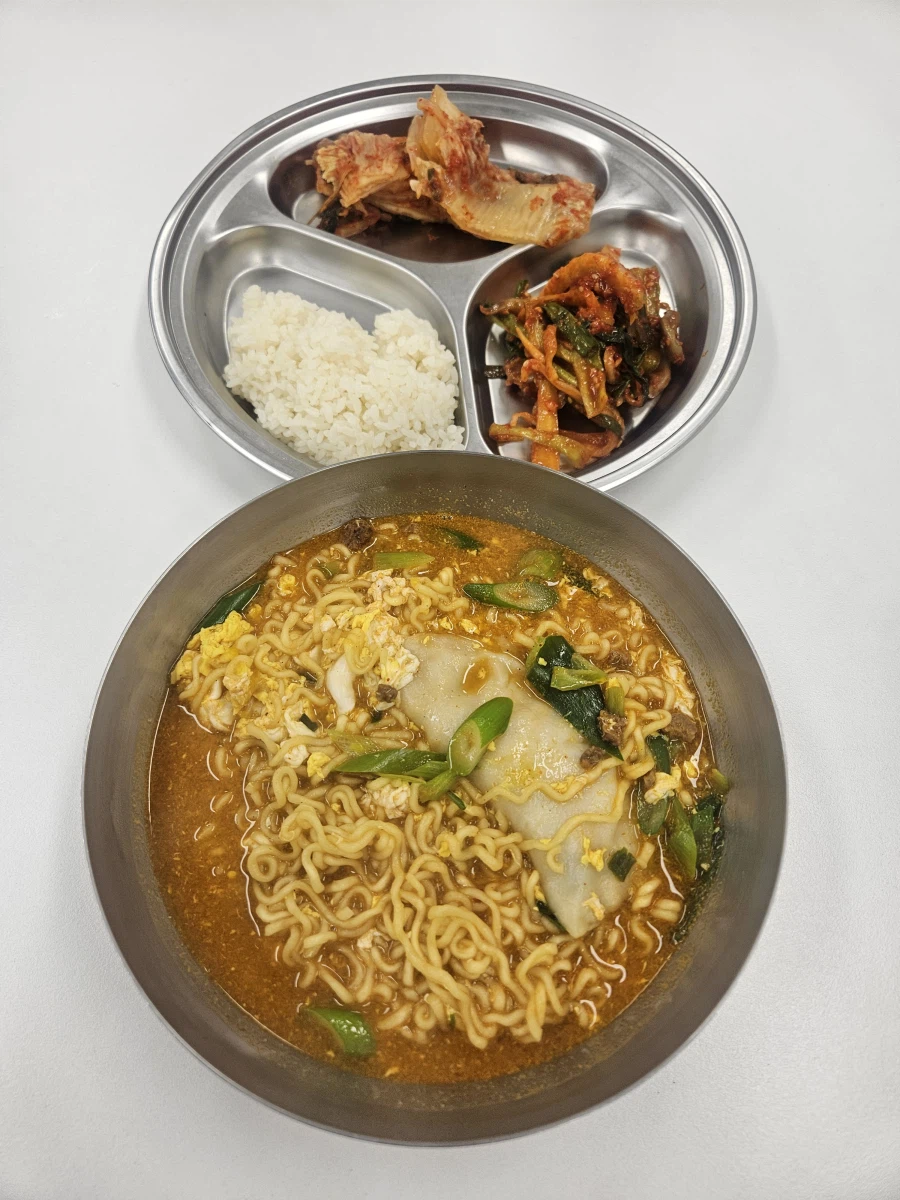 [회사밥] 금요일 회사밥은?_2.webp