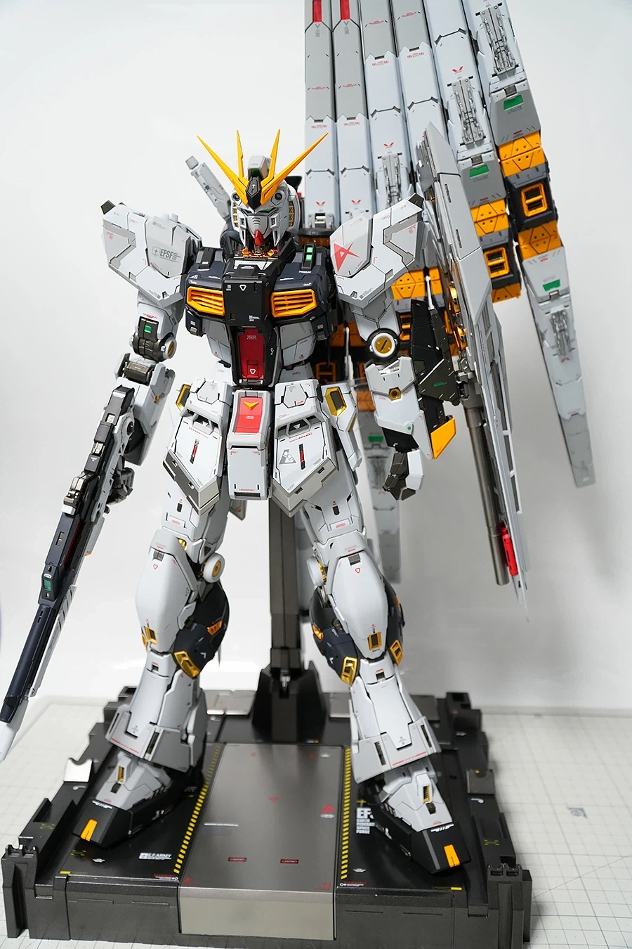 PGU RX-93 뉴건담 도색완성_4.webp