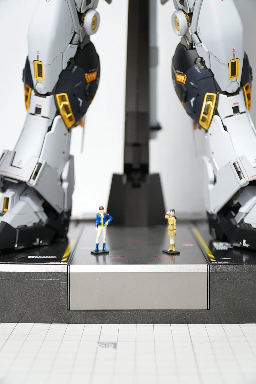 PGU RX-93 뉴건담 도색완성_15.webp