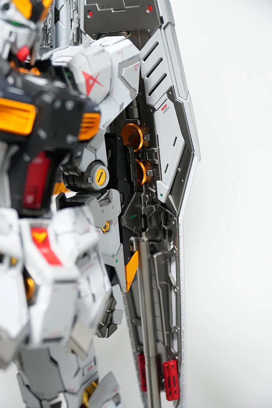 PGU RX-93 뉴건담 도색완성_21.webp