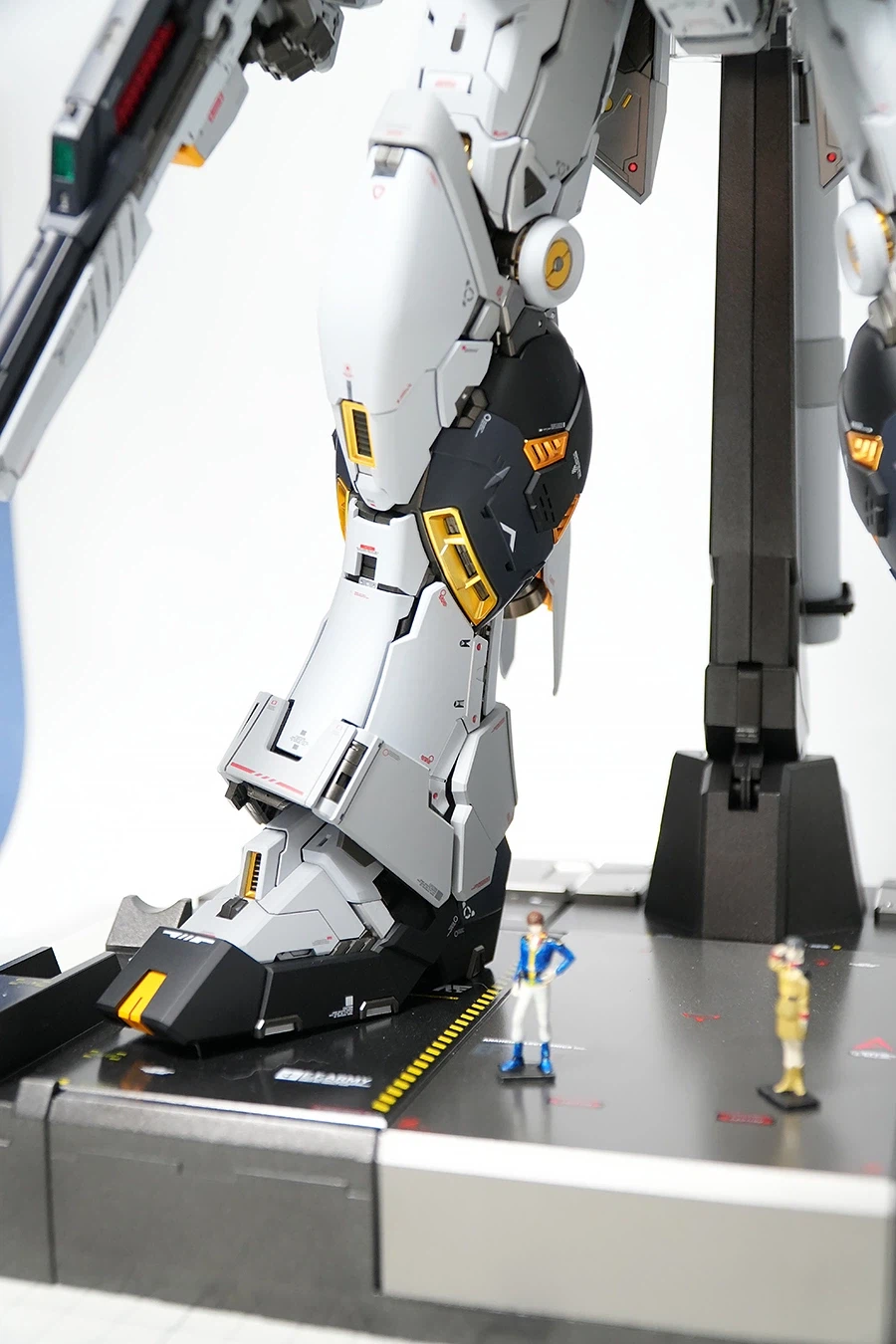 PGU RX-93 뉴건담 도색완성_48.webp