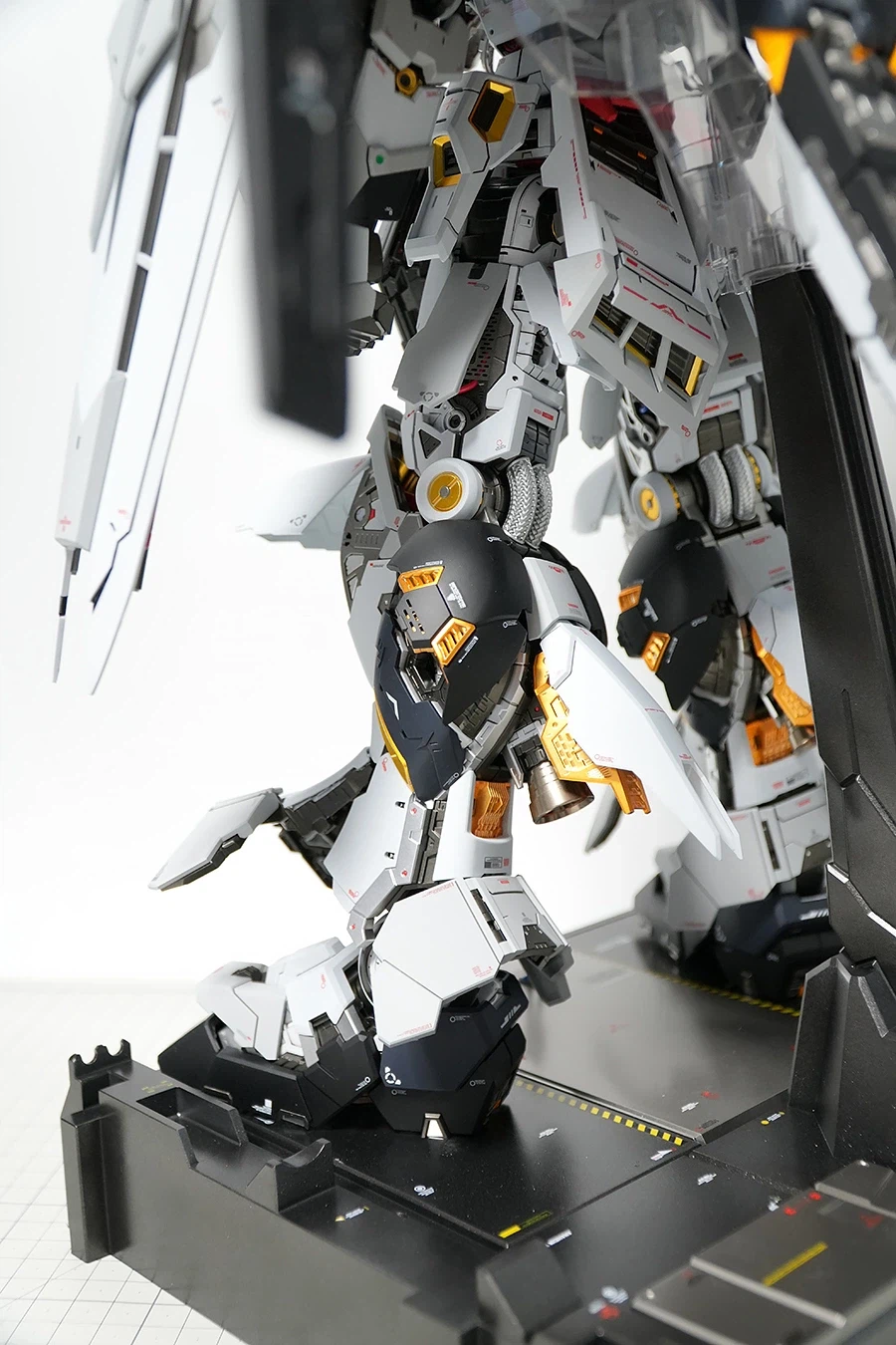 PGU RX-93 뉴건담 도색완성_60.webp