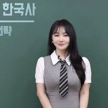 19) 한국사 선생님 교복_5.webp