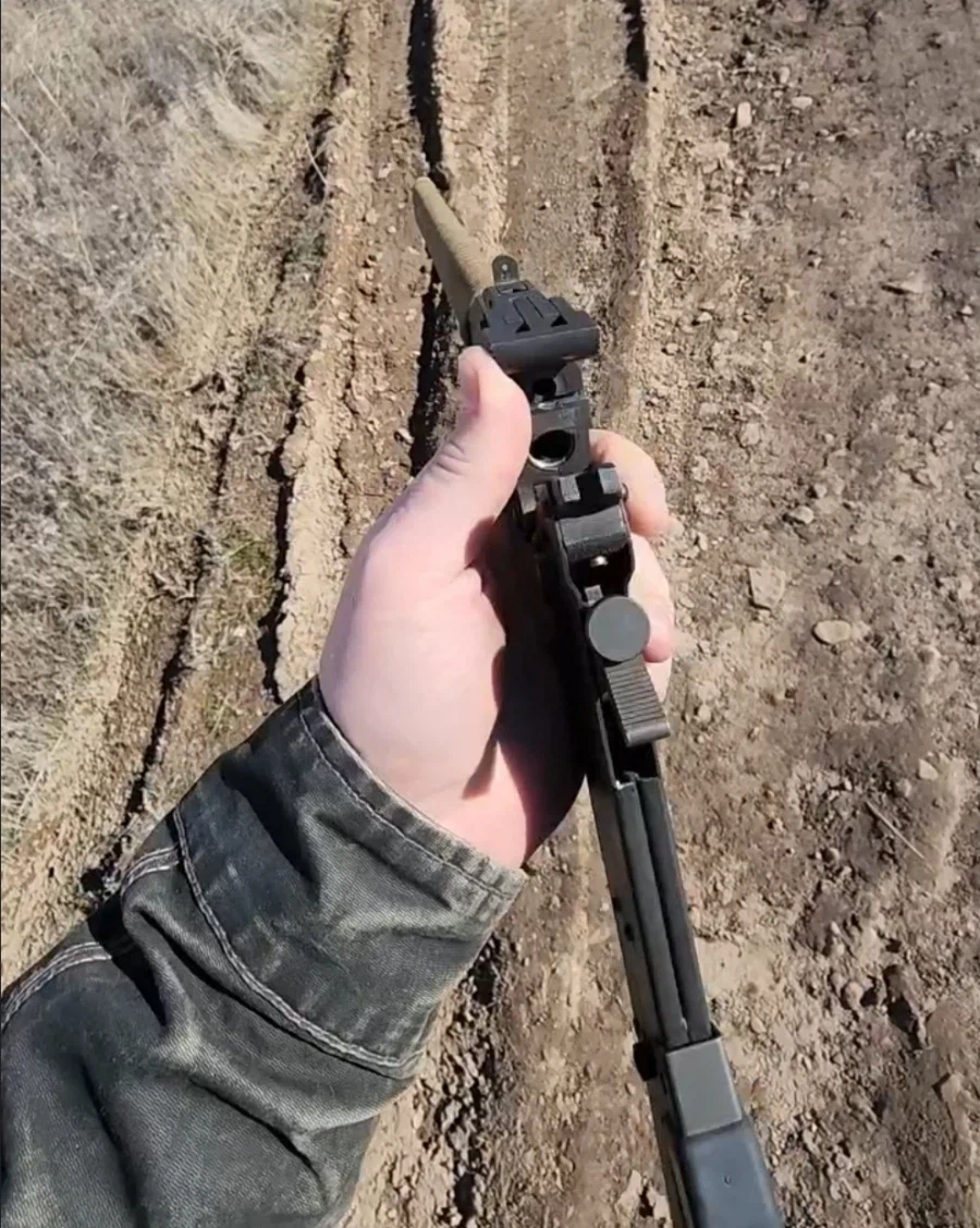 비행기 추락시 사용하라는 생존용 소총.JPG_2.webp