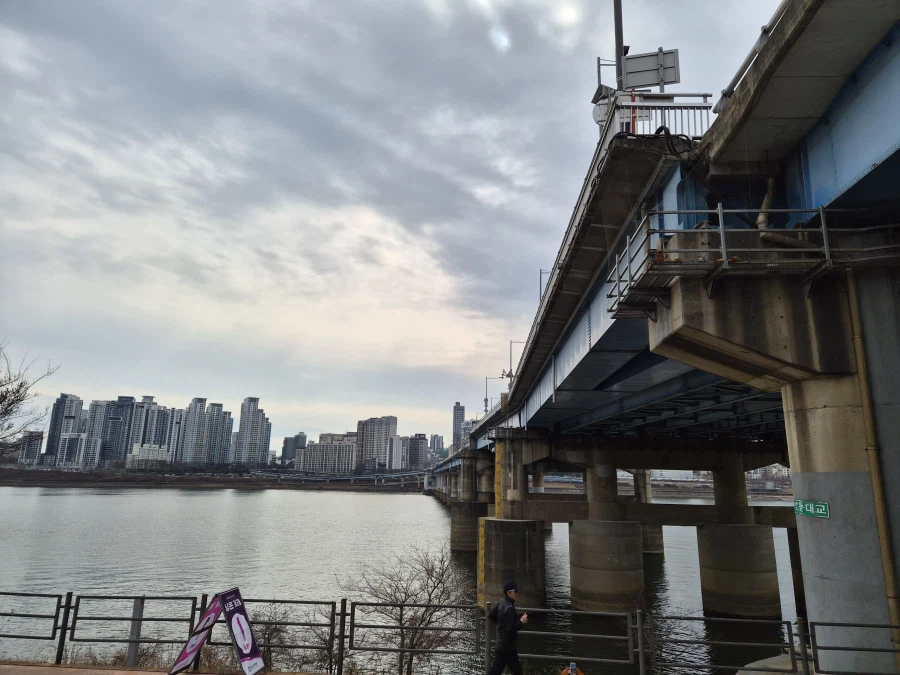 오늘 첫손님이자 마지막손님으로 방문한 후기 (영동교 + 냐루비라떼)_1.webp