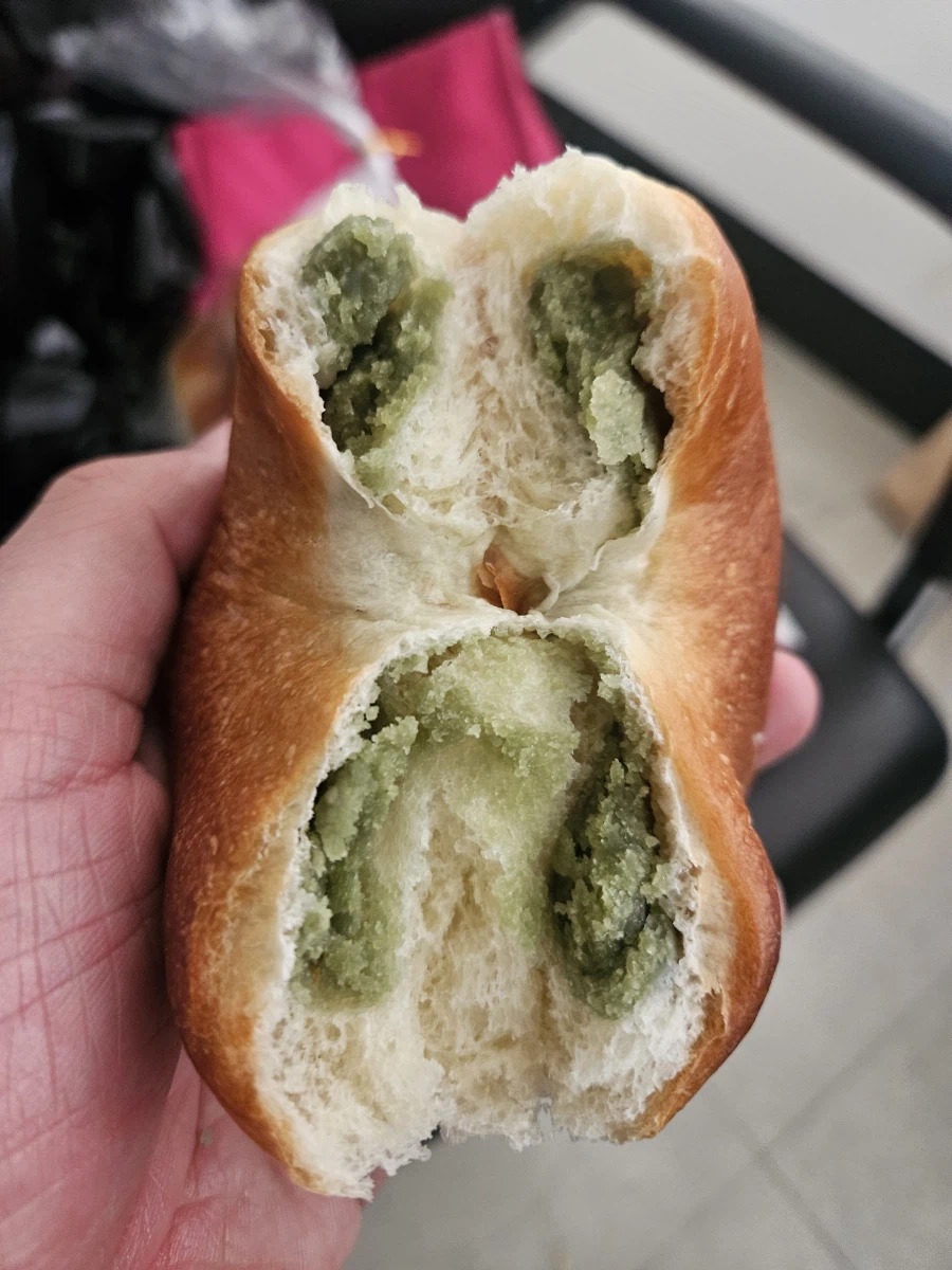 [충주] 시장빵집 팥빵4개 2천원 ^,^_6.webp