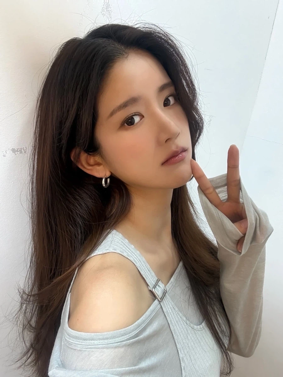 [우주소녀] WJSN - 'Bloom hour' 녹음 비하인드🌷_1.webp