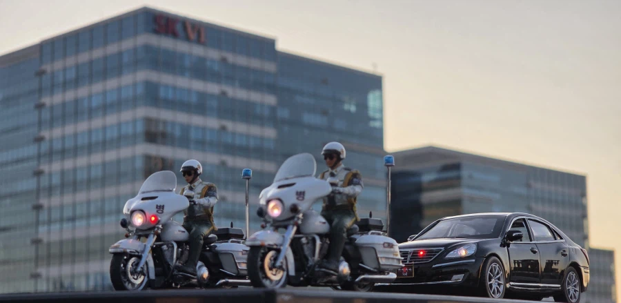 1/35 크로바모형 4성장군 에쿠스 (with LED) '장군님 퇴근하신다'_8.webp