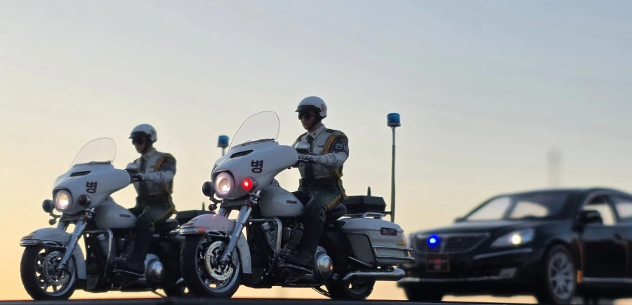 1/35 크로바모형 4성장군 에쿠스 (with LED) '장군님 퇴근하신다'_13.webp