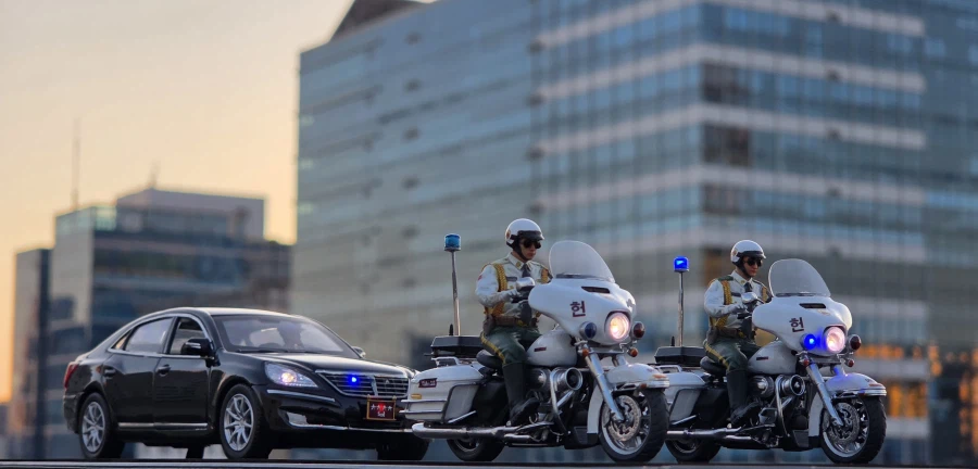 1/35 크로바모형 4성장군 에쿠스 (with LED) '장군님 퇴근하신다'_20.webp