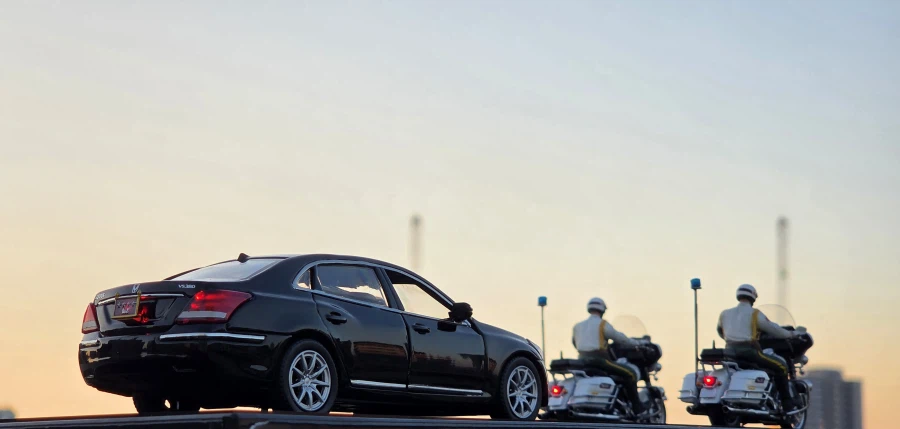 1/35 크로바모형 4성장군 에쿠스 (with LED) '장군님 퇴근하신다'_22.webp