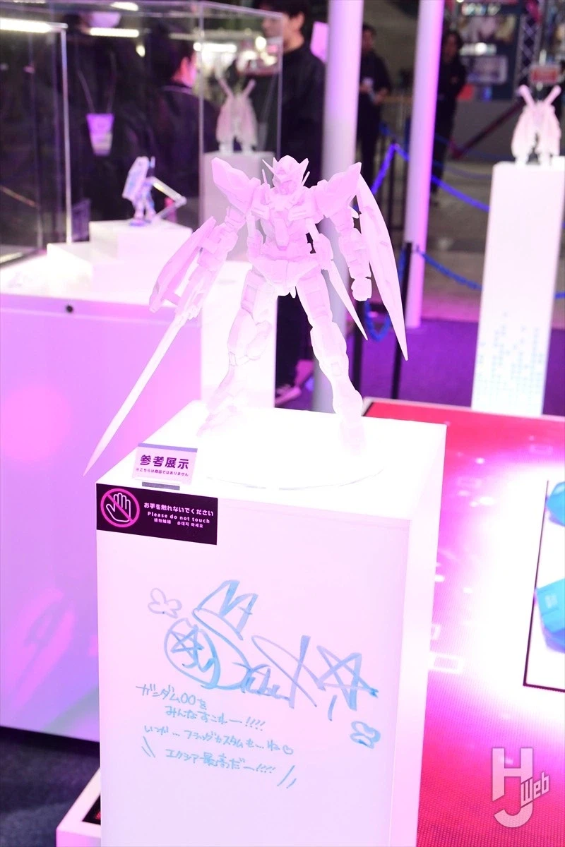 [반다이] 건담 시리즈 × 홀로라이브 프로덕션. 홀로라이브 EXPO 전시 이미지_9.webp