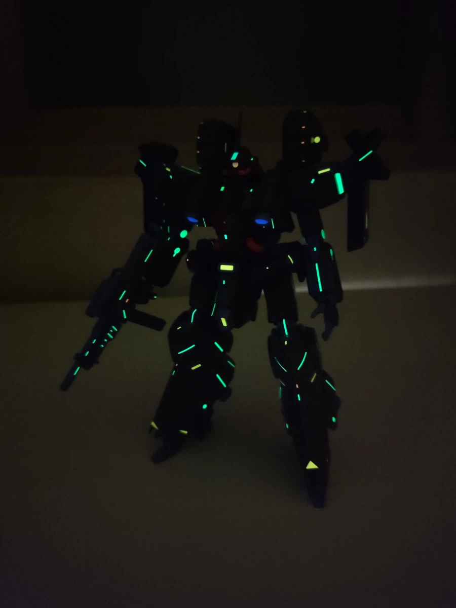 HG 리벤볼프 축광테이프 작업후 찍어본 간단 액션샷들입니다._4.webp