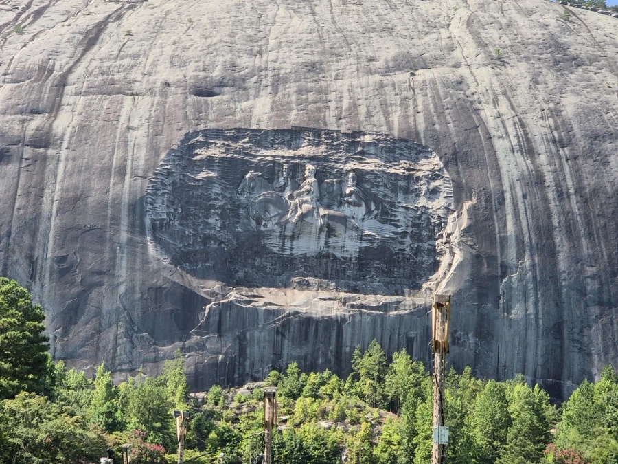 미국 북부와 인종 통합에 대항해 만들어진 미국 남부의 거대 조각상_5.webp