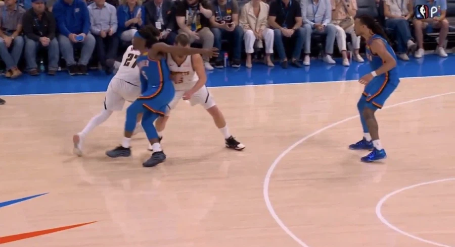 [NBA] 요키치 상대로 또 의심스러운 행동을 한 루 도트_1.webp