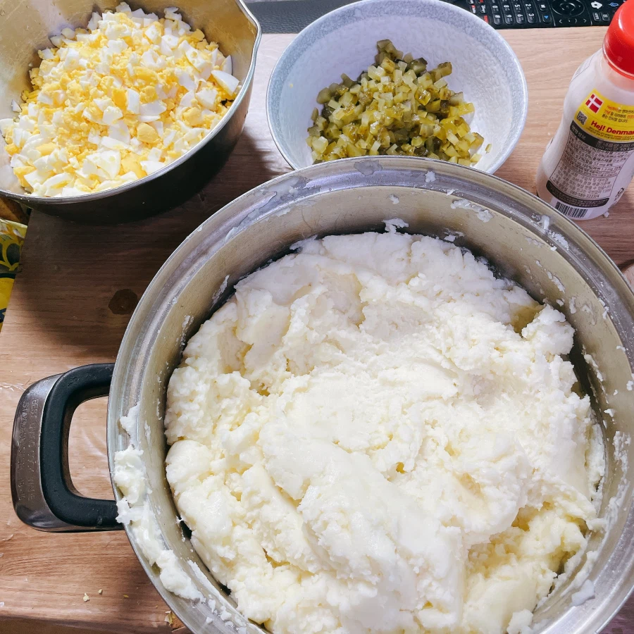 돼억시니) 길거리(?) 와플과 사라다_8.webp