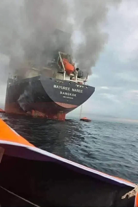 태국 화물선 호르무즈 해협에서 포격 당함_2.webp