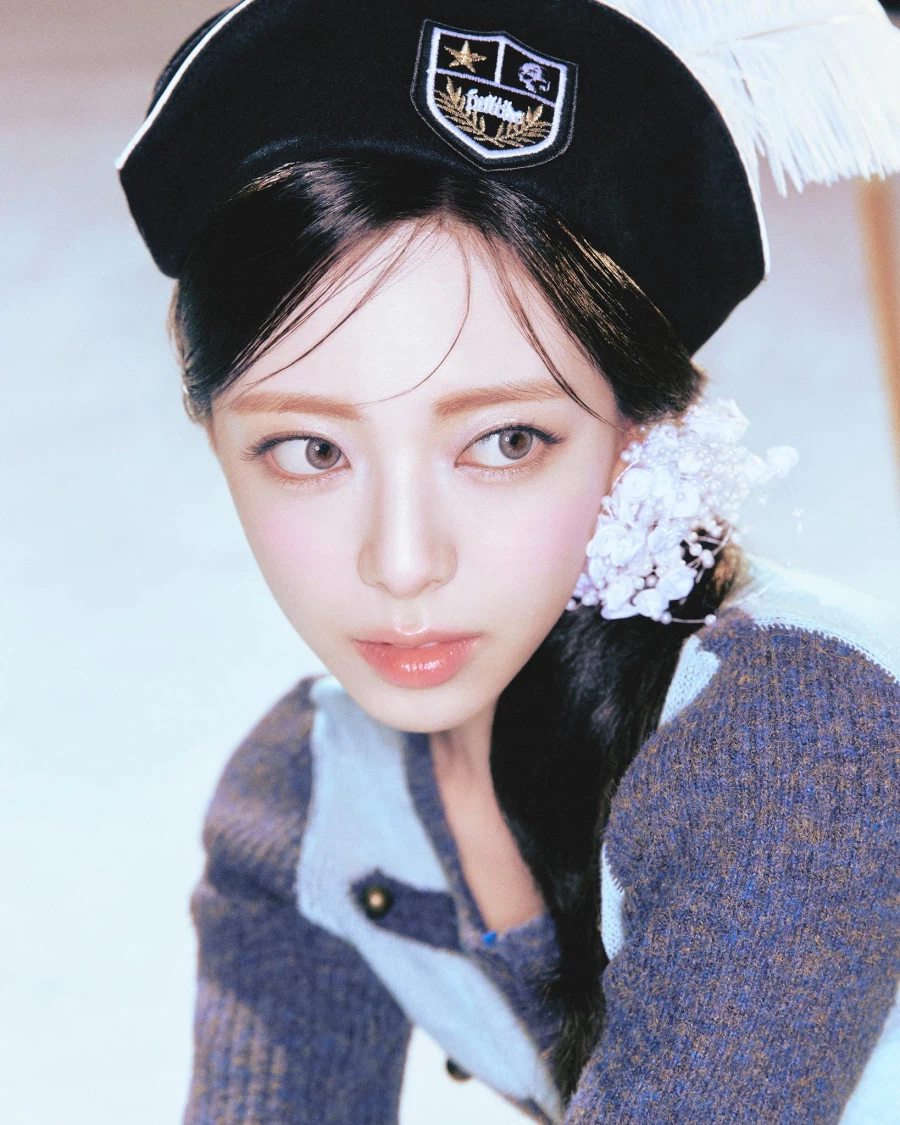 [있지] 유나 솔로 자켓 & 트레일러 비하인드 #3 : 예쁜건 다 하는 느낌🥰_2.webp