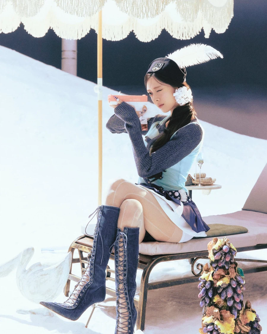 [있지] 유나 솔로 자켓 & 트레일러 비하인드 #3 : 예쁜건 다 하는 느낌🥰_4.webp