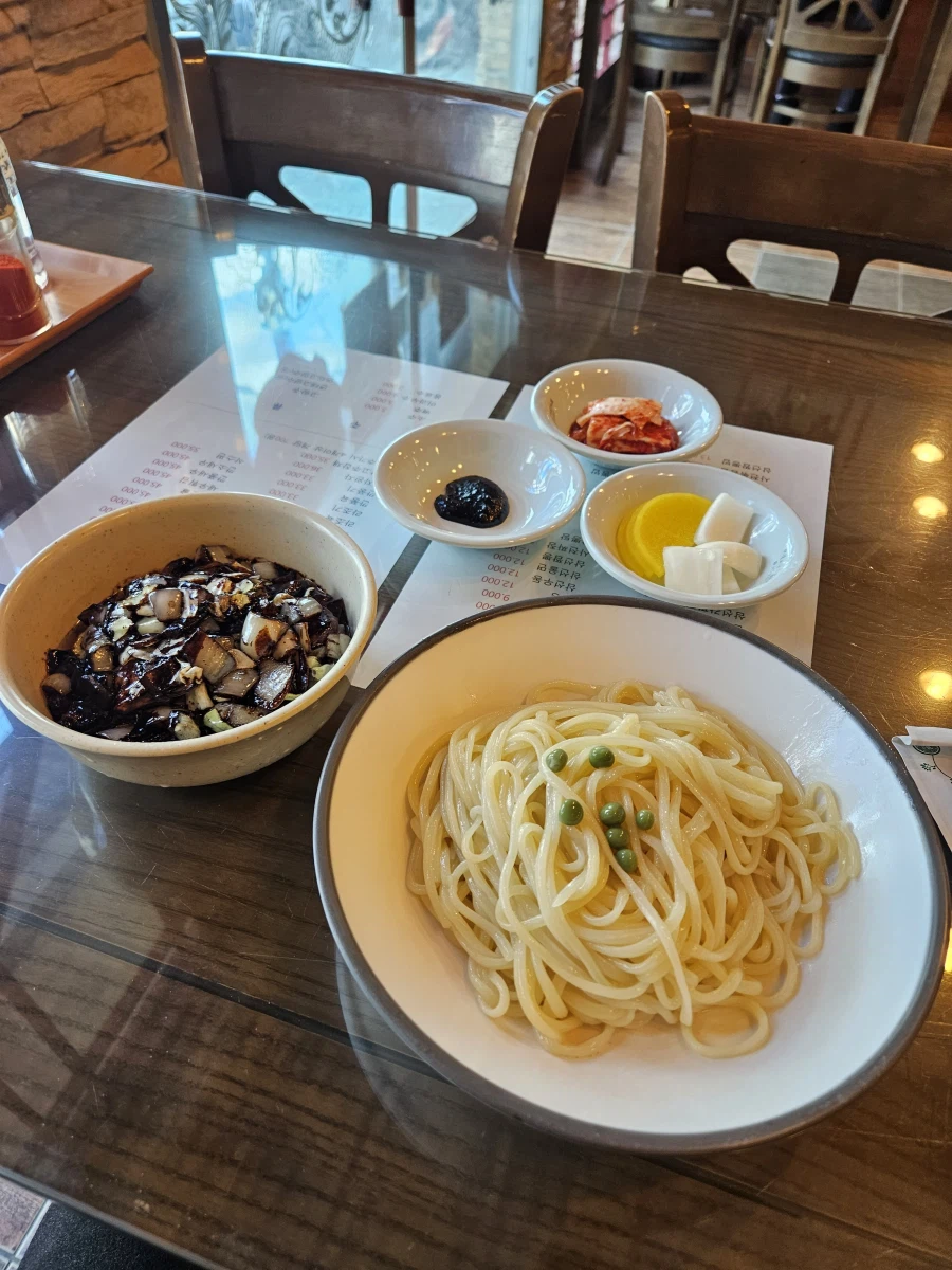 [충주] 오늘 점심은 삼선간짜장_3.webp