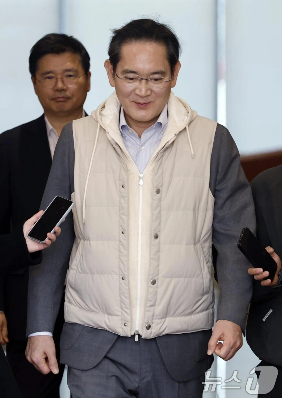 이재용 회장 입국 사진.jpg_1.webp