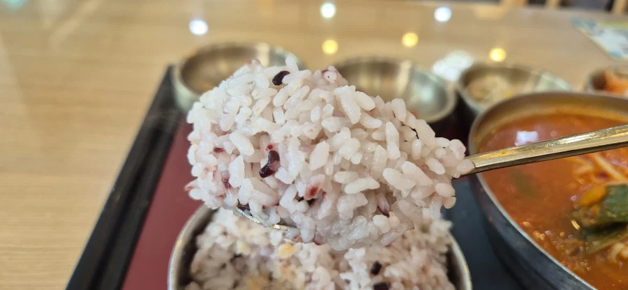 장안 휴게소에서 간만에 놀부부대찌개를 먹고 왔습니다._9.webp