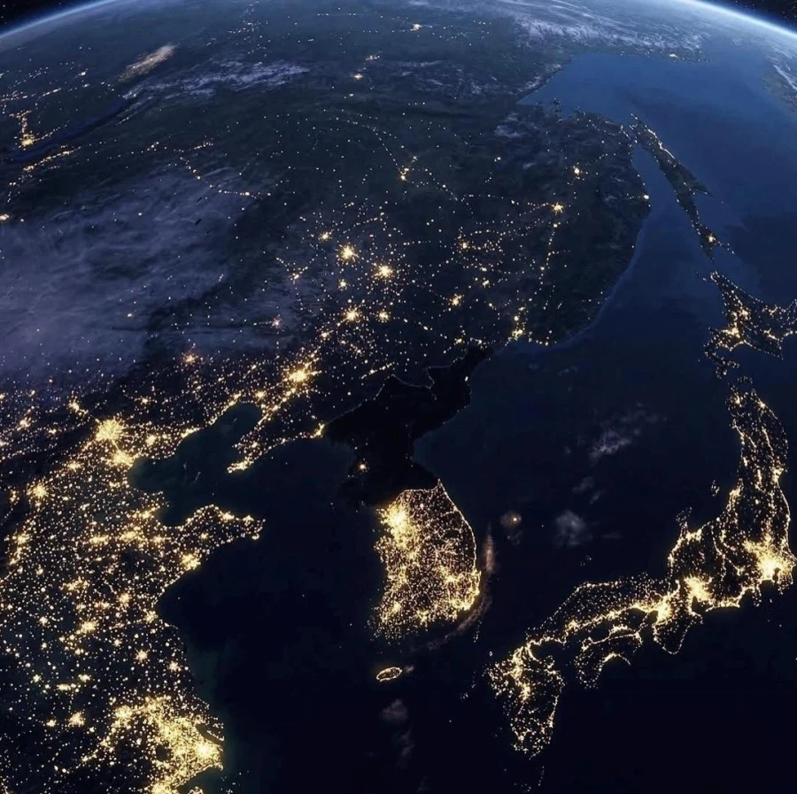 [지구] 위성으로 본 한국과 북한의 밤 풍경_2.webp