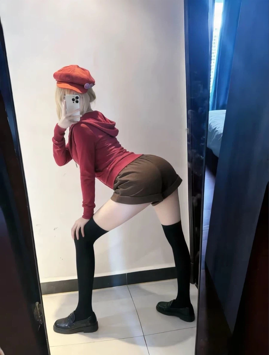 다리를 가만히 놔두지 않는 코스어.jpg_8.webp