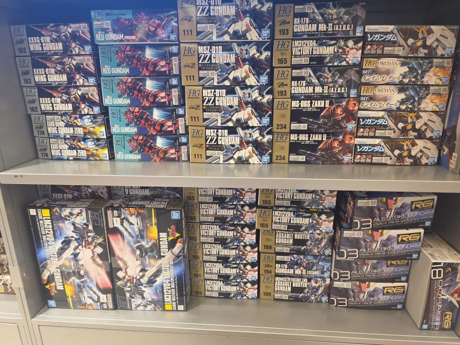 어제 나리타공항 면세점 건프라들_1.webp