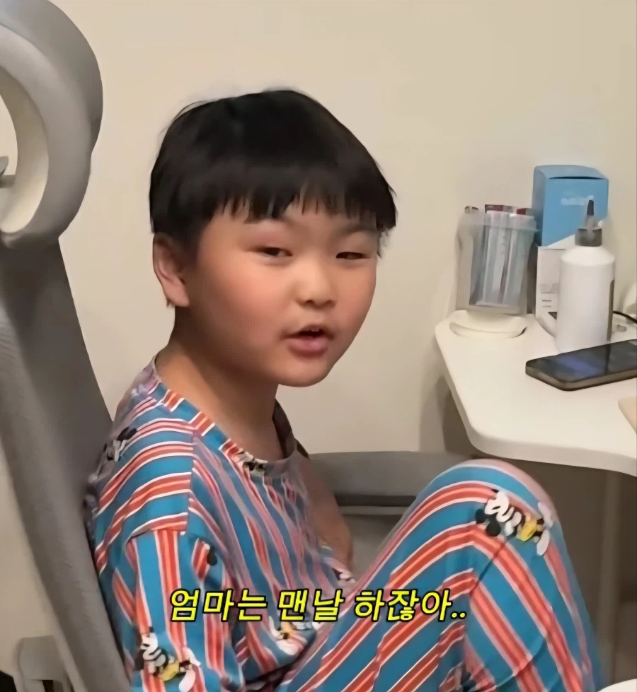 아들 훈계하는 엄마_8.webp