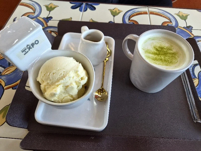 양변기 혀로 핥아버림_1.webp