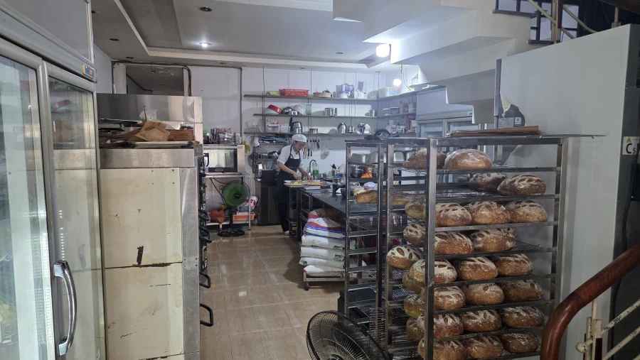 베트남) 유명한 빵집 이래서 와봣는데 애매하네_6.webp