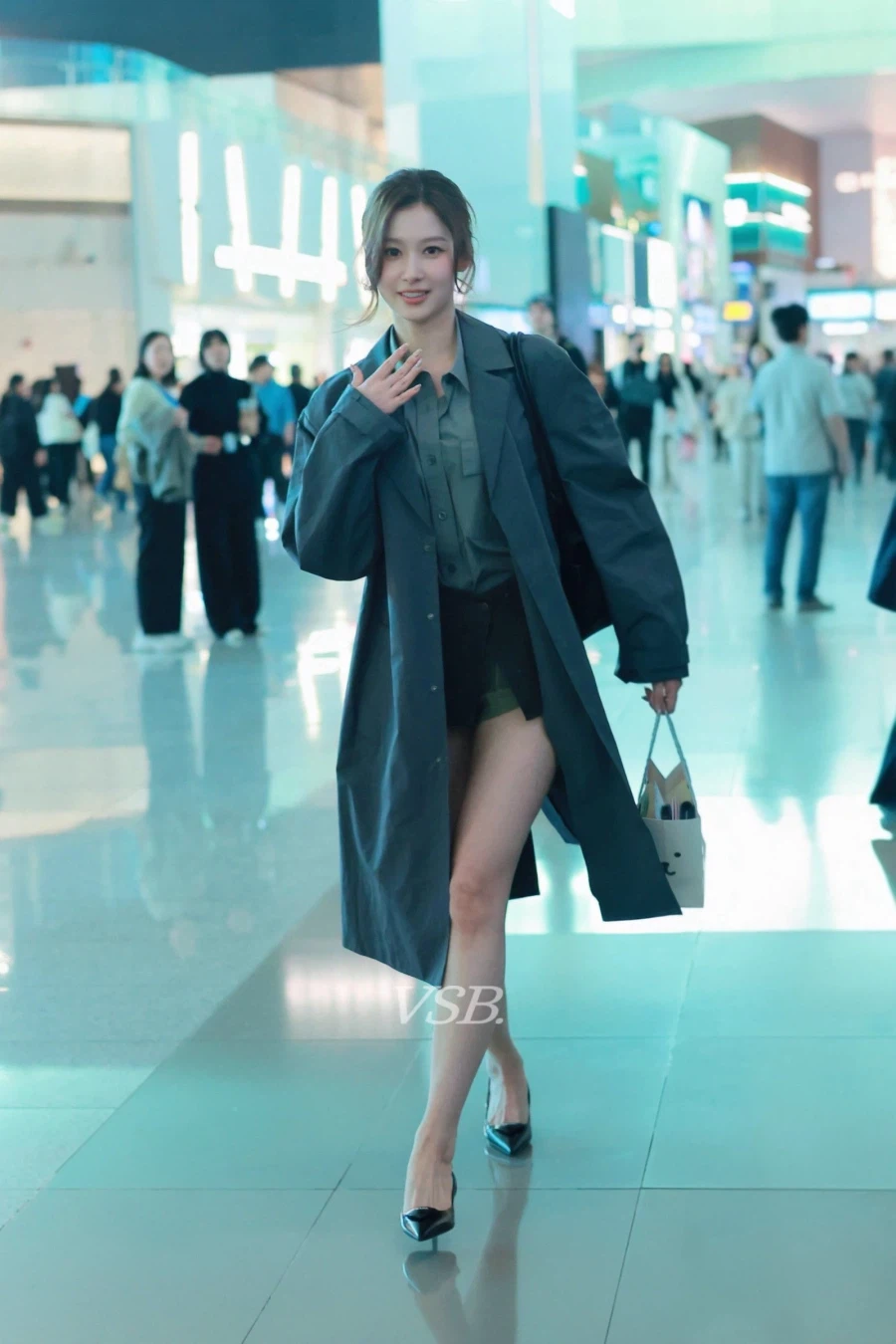 타이페이 돔 공연하러 출국하는 사나_2.webp