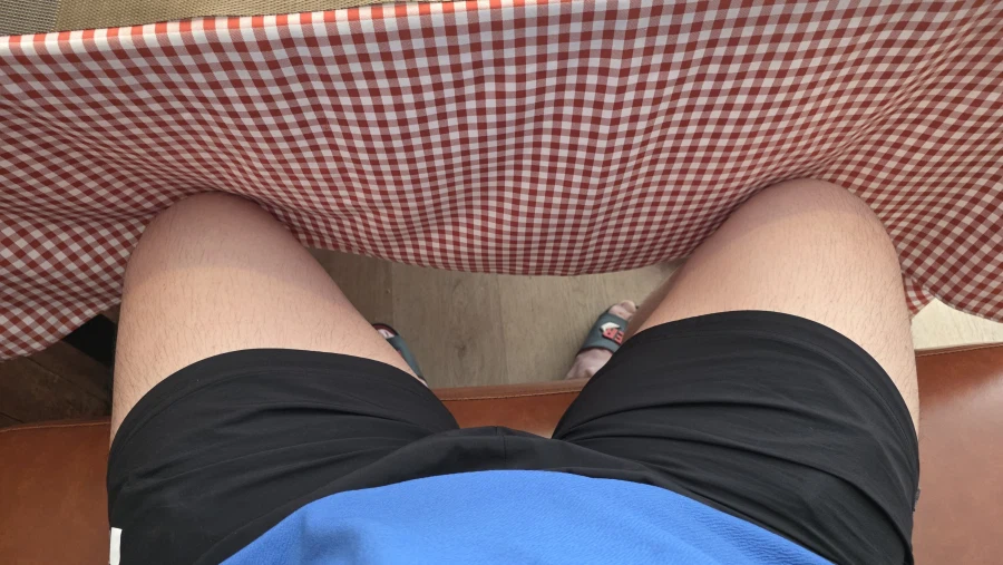 베트남) 실수로 노팬티로 나왓네_1.webp