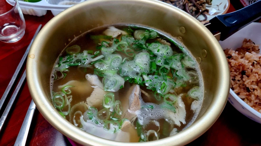 돼지곰탕?을 사 먹어 봤습니다_2.webp