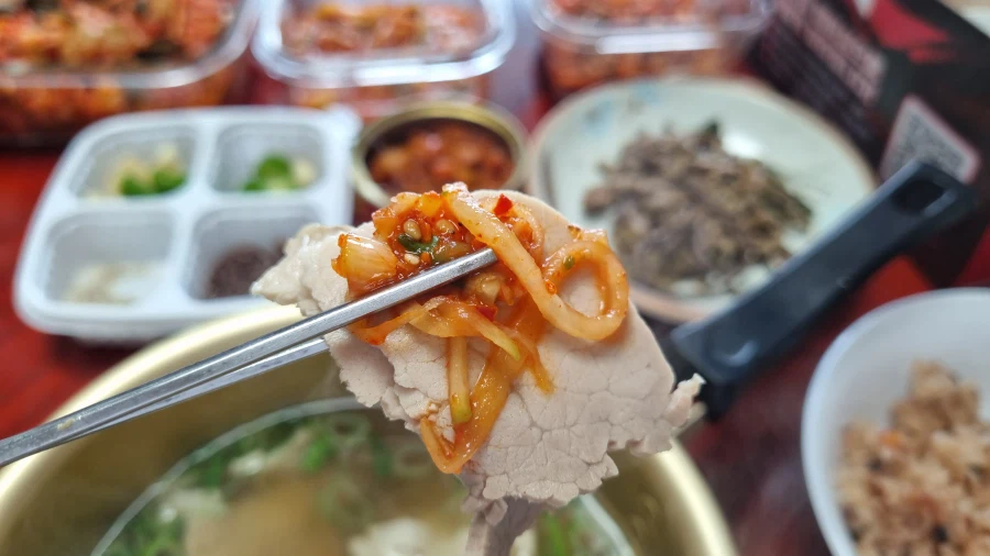 돼지곰탕?을 사 먹어 봤습니다_3.webp