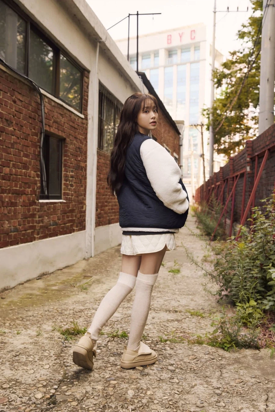 [츄] BYC 광고 촬영 비하인드 : 귀여운 지우 보여줘도 돼?_13.webp