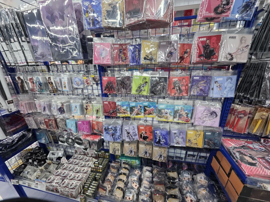 홍대 애니메이트 구경왔는데 웃음공격당함_1.webp