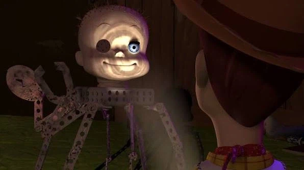 [디즈니] 호퍼스 보고 드는 진지한 생각.jpg_1.webp