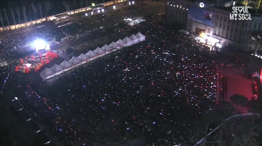 공연 한복판 이순신·세종, 보랏빛 물든 '문화강국'_4.webp