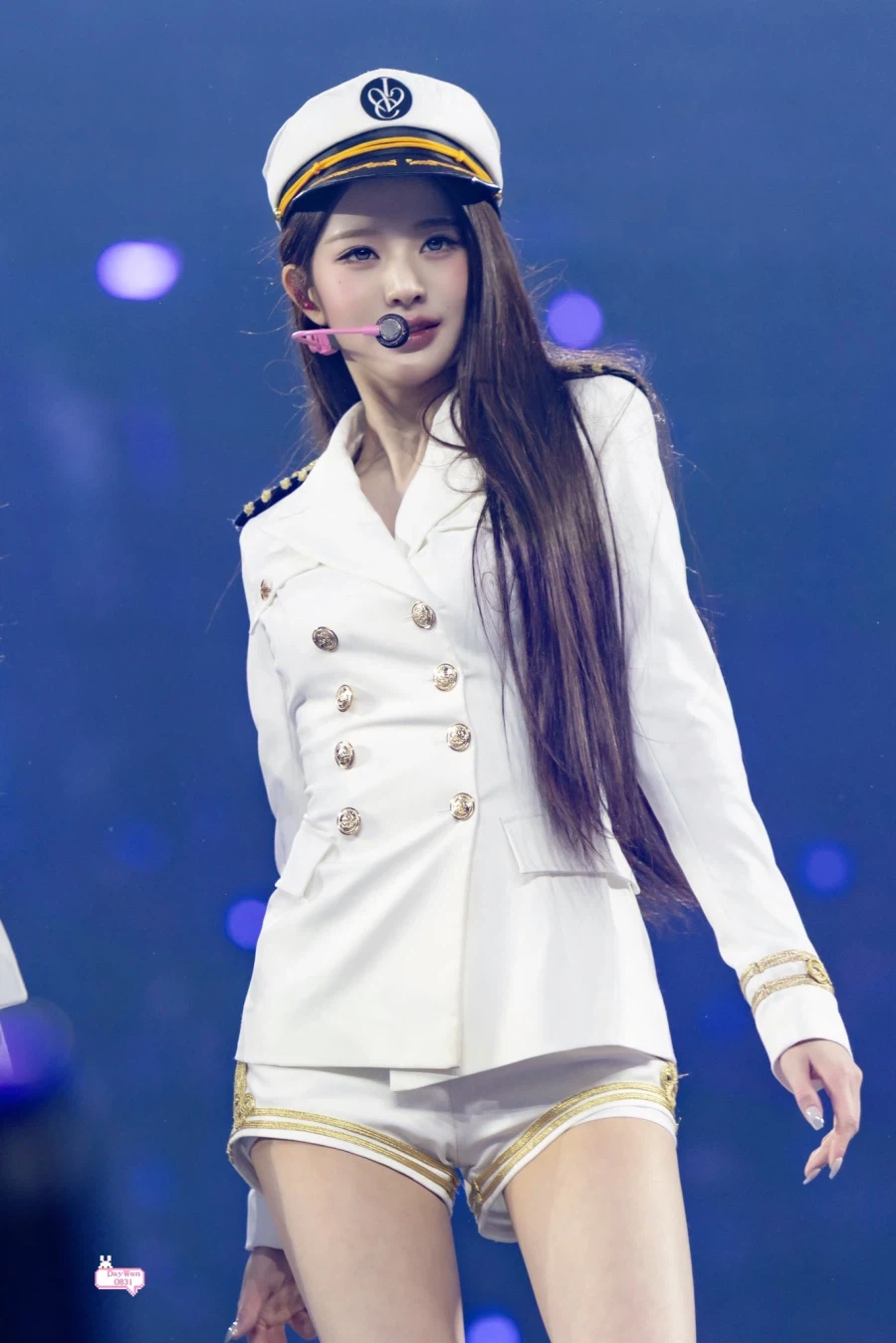 제복입고 소원을 말해봐 추는 장원영_2.webp