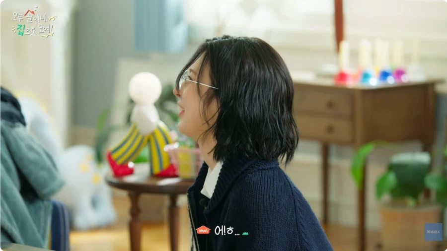 (소리주의) 가족여행에 가지 못한 멤버를 위로하는 걸그룹 맏언니._6.webp