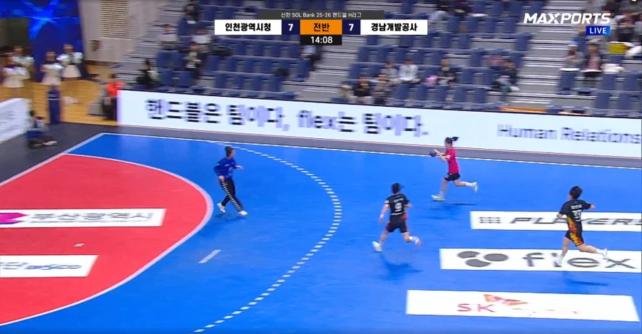 막내 여동생이 어제 프로 핸드볼 리그에서 6골을 넣으며 팀의 승리를 견인했습니다._10.webp